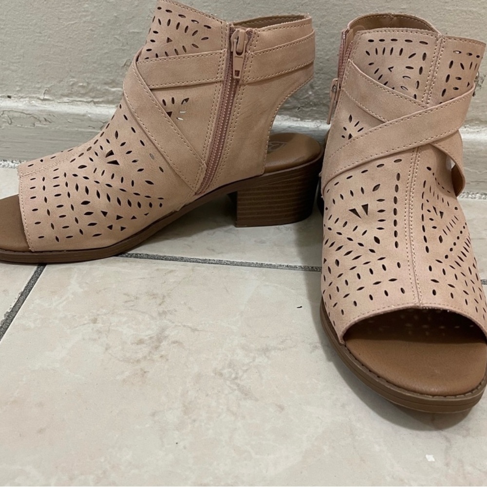 🌺 JUSTICE GIRLS SHOES - Picture 2 of 4